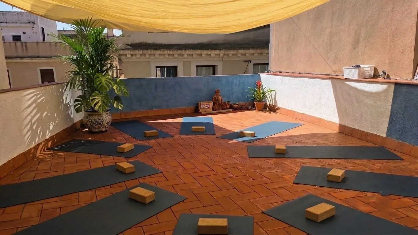 Open-air rooftop terrace in Barcelona with yoga mats and blocks, available to rent